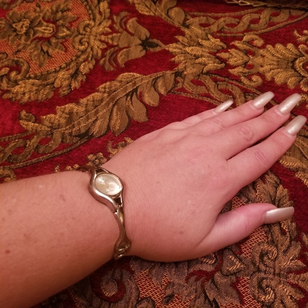 VINTAGE NINE WEST SILVER WATER PROOF LADIES WATCH - Picture 2 of 14